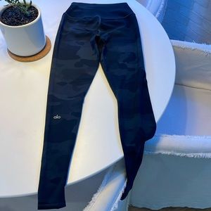 ALO black camo long legginfs